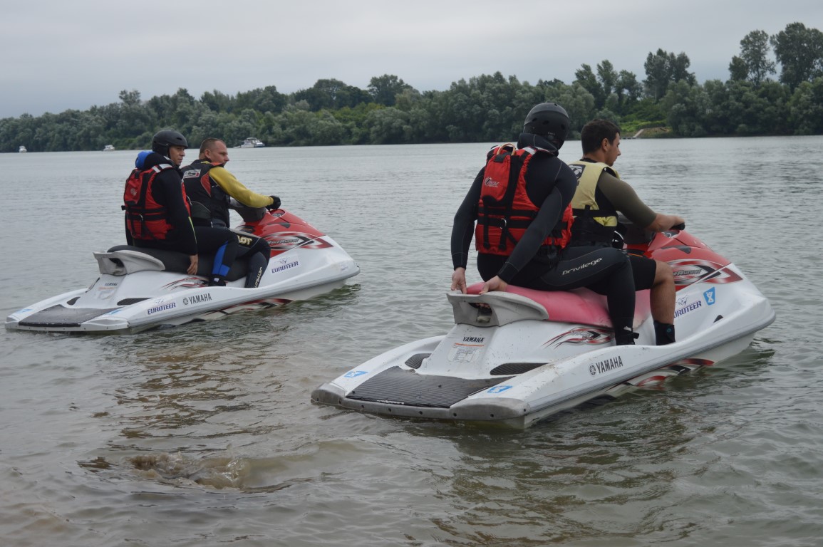 OBUKA PRIPADNIKA SEKTORA ZA VANREDNE SITUACIJE style=